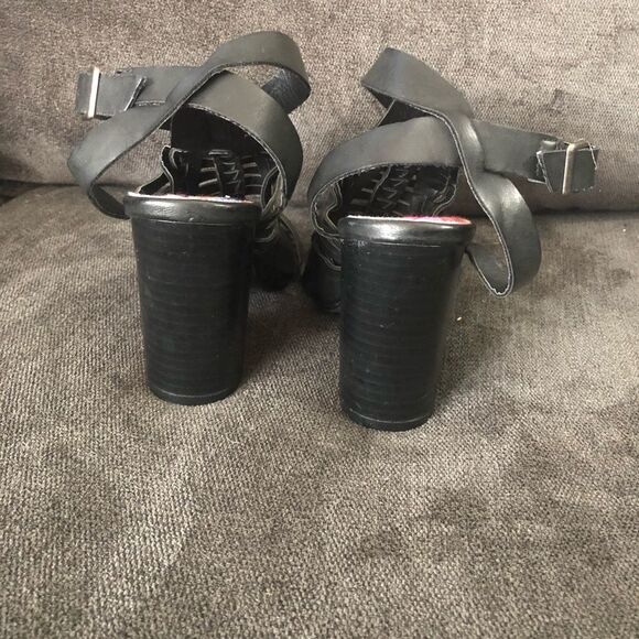 GEORGE NWOT Size 6 Black Strappy, Chunk Heal, Peep Toe Sandal - Picture 5 of 5